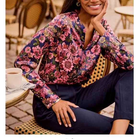 Talbots Soft Satin Charmeuse Top Stunning Floral Split Neck Long Cuffed Sleeve - Picture 2 of 10